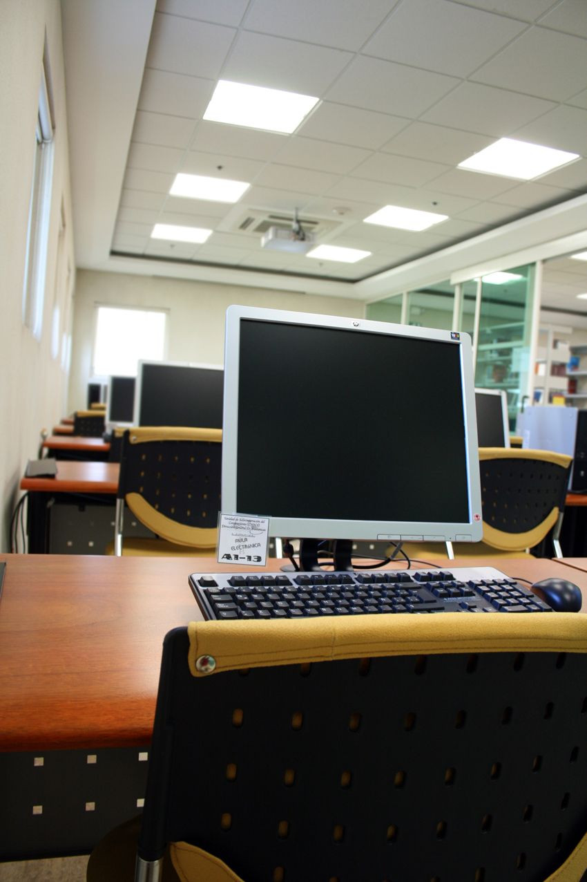 Galería de Módulos Rectos para Sala de Capacitación Línea Cassel