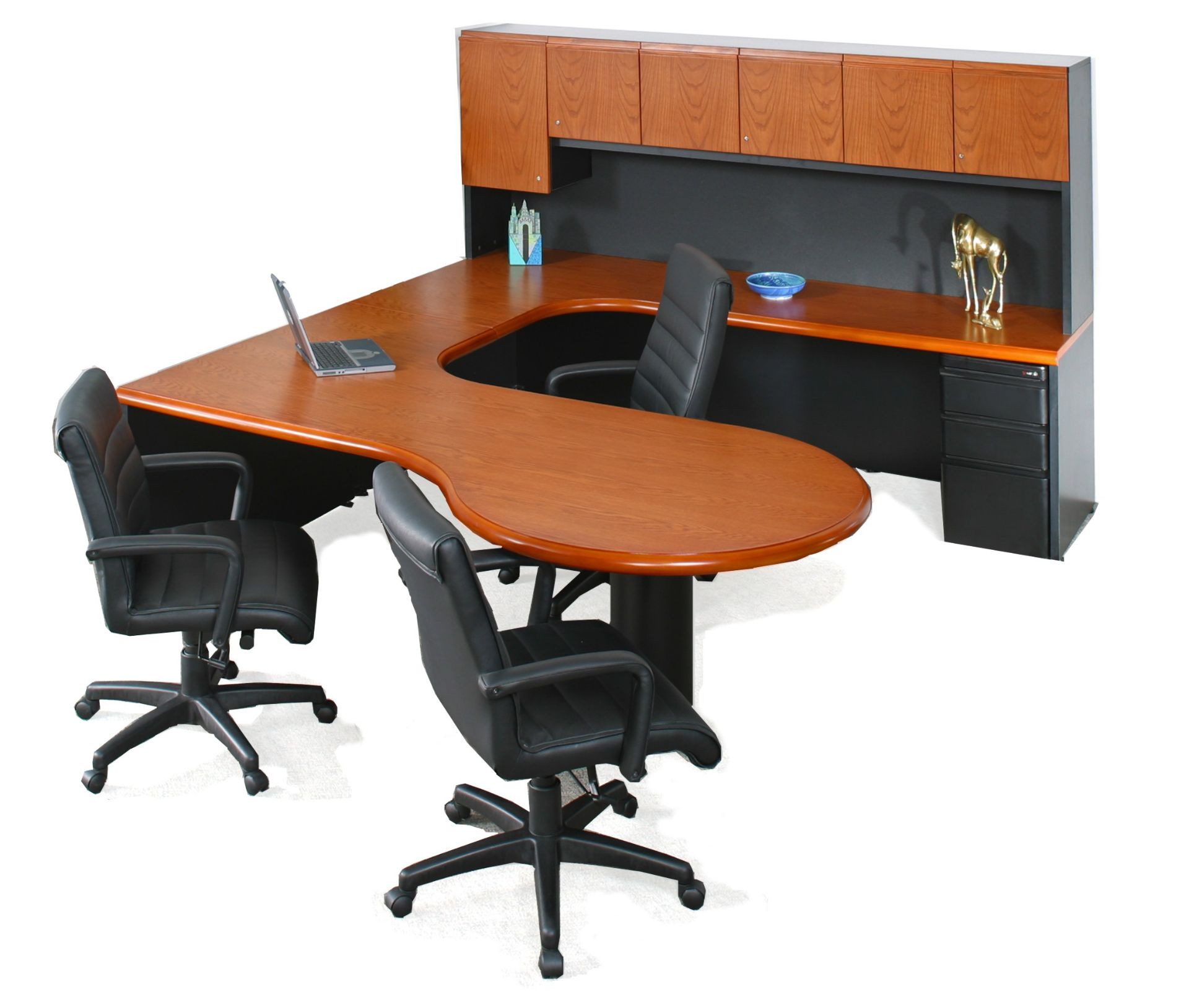 Galería de Estación "U" con peninsular estilo Gota